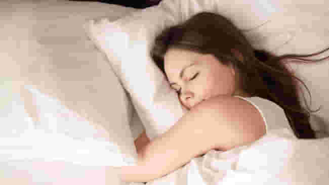 CBD per dormire: dosaggio, olio, capsule e caramelle