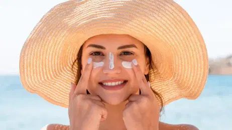 Protezione solare con SPF 100: cos’è e quando è veramente utile
