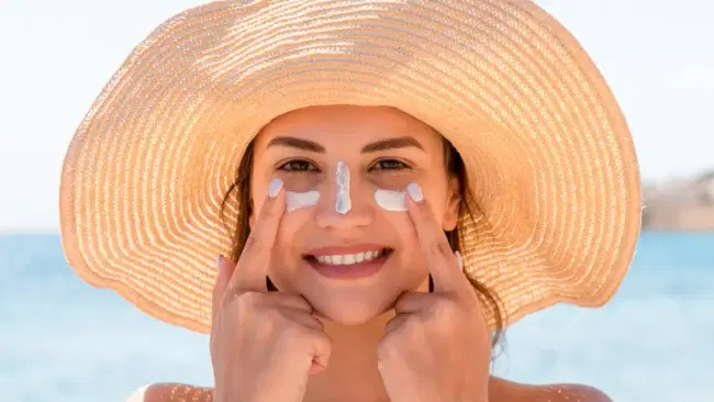 Protezione solare con SPF 100: cos’è e quando è veramente utile