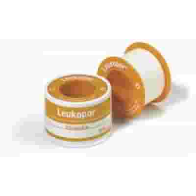 CEROTTO ADESIVO IPOALLERGENICO LEUKOPOR. SUPPORTO: TESSUTO NON TESSUTO BIANCO DI POLIESTERE E VISCOSA ADESIVO POLIACRILICO SENZA RESINE E GOMME NATURALI. 5X5CM MUTABILE