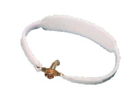 COLLARE REGGICANNULA PER TRACHEOTOMIZZATI. REGOLABILE DA ENTRAMBI I LATI TRAMITE ADESIVO IN VELCRO. PRODOTTO IN POLIAMMIDE. MISURA UNICA