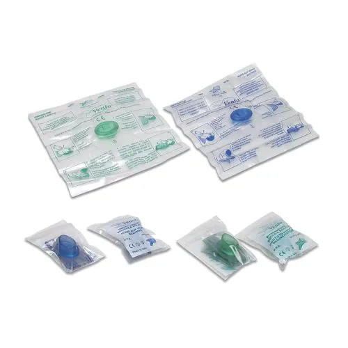 FOGLIO PROTETTIVO PER RIANIMAZIONE BOCCA A BOCCA MUNITO DI BOCCAGLIO CON VALVOLA DI NON RITORNO. FOGLIO TRASPARENTE E ATOSSICO