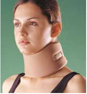 COLLARE CERVICALE OPPO A DENSITA' COMPATTA MISURA SMALL SUPPORTA LA COLONNA CERVICALE IN POSIZIONE NEUTRALE O ANATOMICA E PROVVEDE AD IMMOBILIZZARLA CHIUSURA IN VELCRO