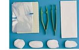 SET PER MEDICAZIONE MEDIUM CONTENENTE PINZA AD ANELLI, PINZA ANATOMICA, 4 TAMPONI, SACCHETTO DI CARTA PER RESIDUI, TELO IMPERMEABILE/ASSORBENTE, 2 GUANTI IN LATTICE