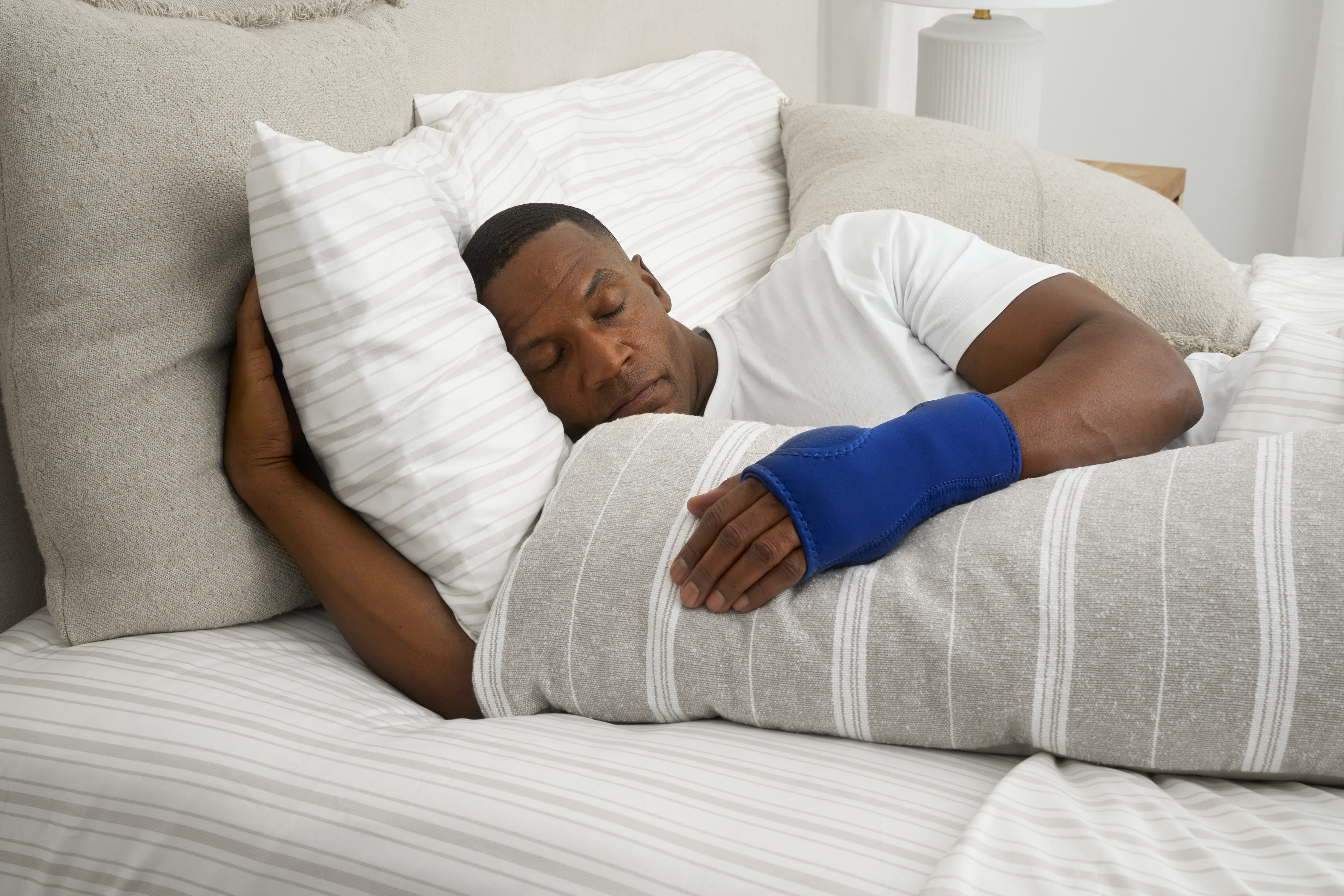 SUPPORTO POLSO PER LA NOTTE FUTURO