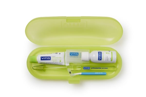 VITIS ORTHO ACCESS KIT 1 SPAZZOLINO + 1 DENTIFRICIO 15 ML + 1 COLLUTORIO 30 ML + 1 CERA + 1 SCOVOLINO INTERPROX