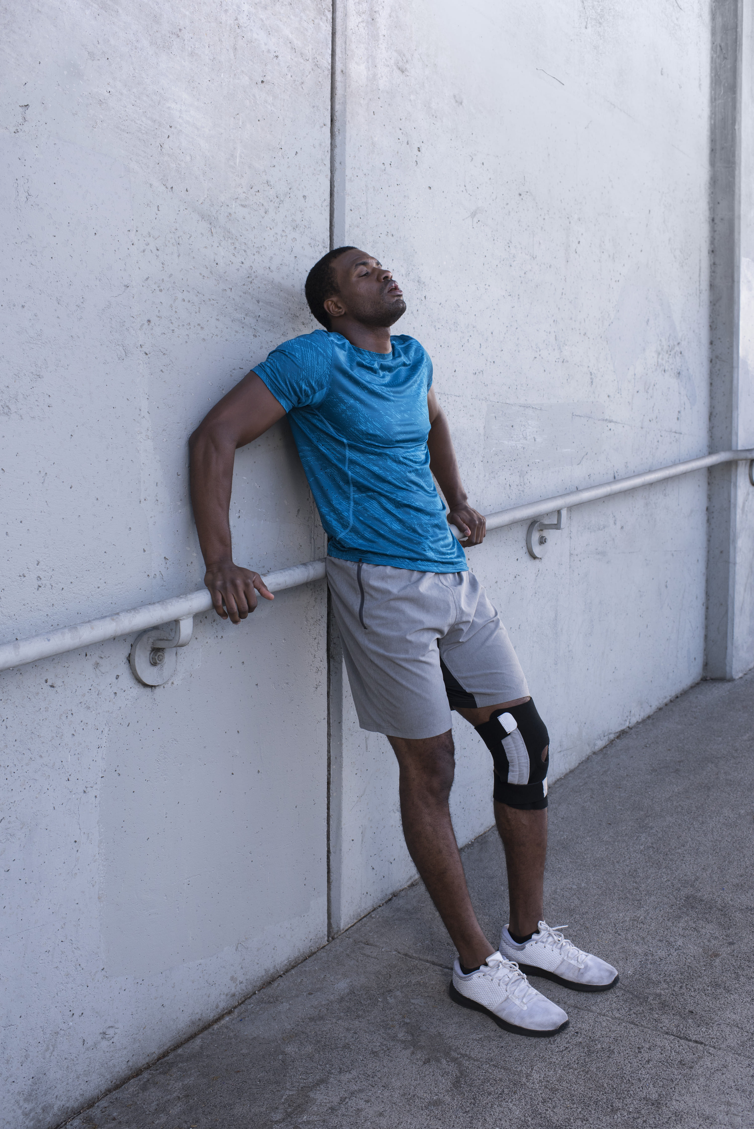 STABILIZZATORE REGOLABILE PER GINOCCHIO FUTURO SPORT