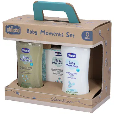 CHICCO BABY MOMENTS SET BAGNO DELICATO CORPO-CAPELLI PELLI DELICATE 200 ML + CREMA CORPO PELLI DELICATE 200 ML + ACQUA DI COLONIA BABY SMELL PELLI DELICATE 100 ML CHICCO BABY MOMENTS SET BAGNO DELICATO CORPO-CAPELLI PELLI DELICATE 200 ML + CREMA CORPO PELLI DELICATE 200 ML + ACQUA DI COLONIA BABY SMELL PELLI DELICATE 100 ML