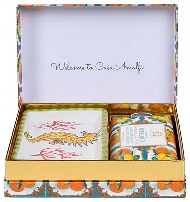 CASA AMALFI SUMMER IN SORRENTO CONFEZIONE REGALO 1 SAPONE SUMMER IN SORRENTO 150 G + 1 PIATTO SAPONE CERAMICA CASA AMALFI SUMMER IN SORRENTO CONFEZIONE REGALO 1 SAPONE SUMMER IN SORRENTO 150 G + 1 PIATTO SAPONE CERAMICA