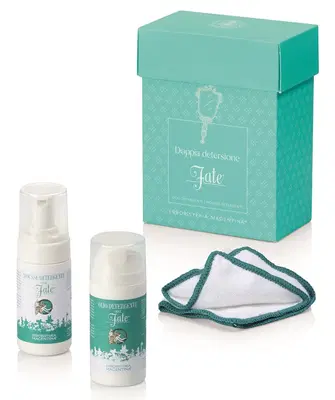 KIT DOPPIA DETERSIONE FATE OLIO DETERGENTE 100 ML + MOUSSE DETERGENTE 100 ML + PANNETTO STRUCCANTE KIT DOPPIA DETERSIONE FATE OLIO DETERGENTE 100 ML + MOUSSE DETERGENTE 100 ML + PANNETTO STRUCCANTE